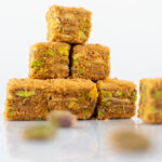 Lotus Büsküvili Fıstıklı Baklava Dilimi